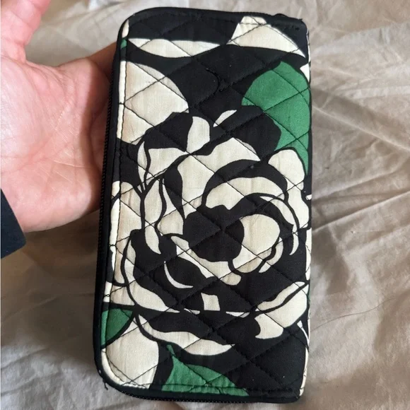 Vera Bradley Floral Quilted Green and White Wallet - Picture 2 of 8